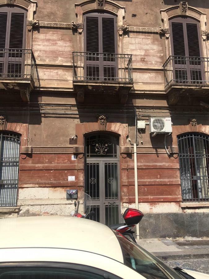 شقة A Casa Del Reuccio كاتانيا المظهر الخارجي الصورة